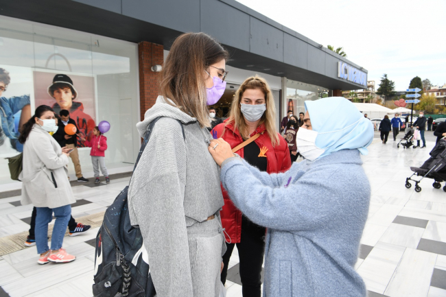 Tuzla'da kadına şiddete dikkati çekmek için farkındalık çalışması yapıldı